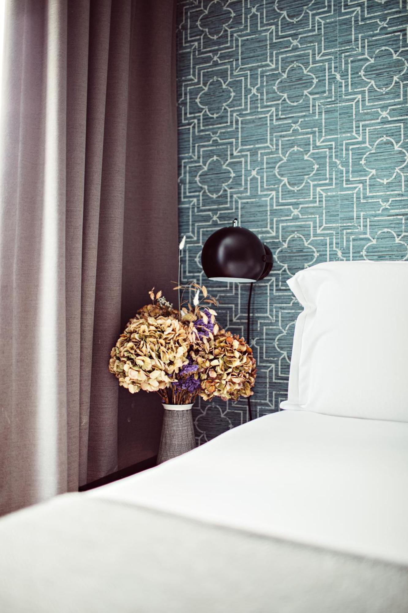 Monsieur Helder Paris